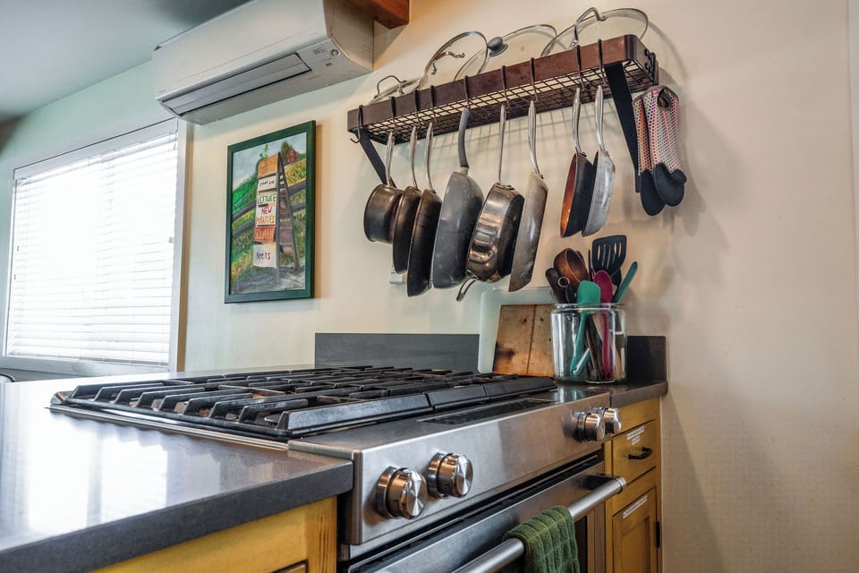 Do you like to cook? You're going to LOVE this KitchenAid stove. It's gas AND electric, with a convection oven for baking perfection.