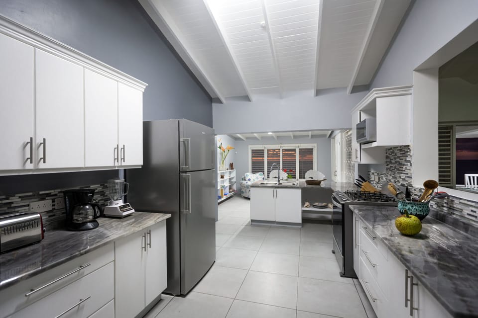 Marble counter tops, fully stocked, its a dream 