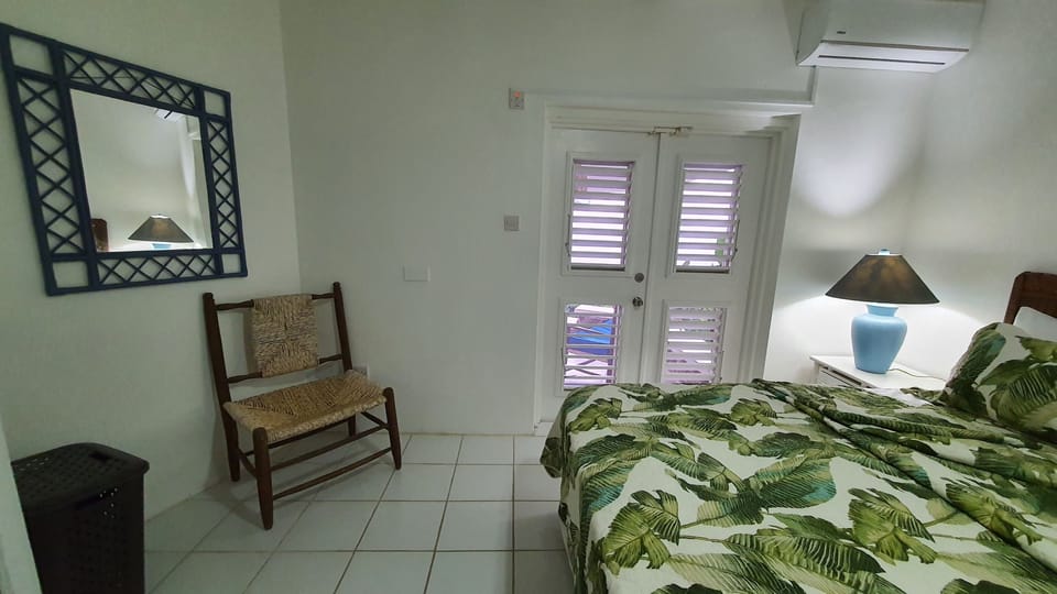 Bedeoom 1 Room leads onto deck /  own ensuite bathroom  & can be 2 single beds