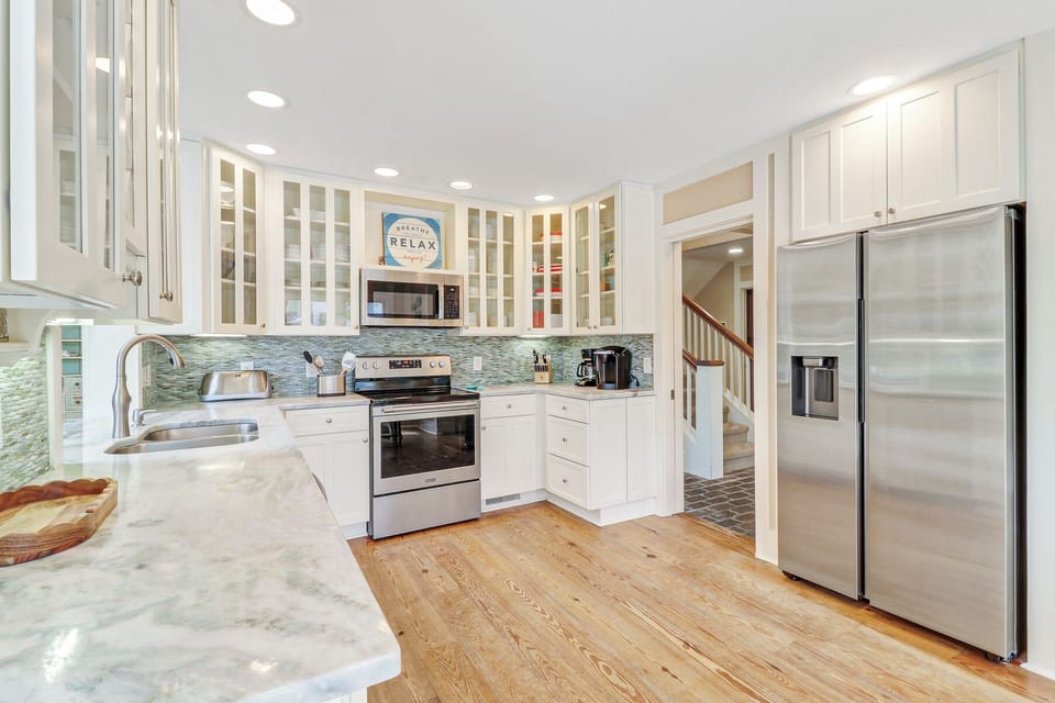 11 Bald Eagle Road - Kitchen (Main Floor)