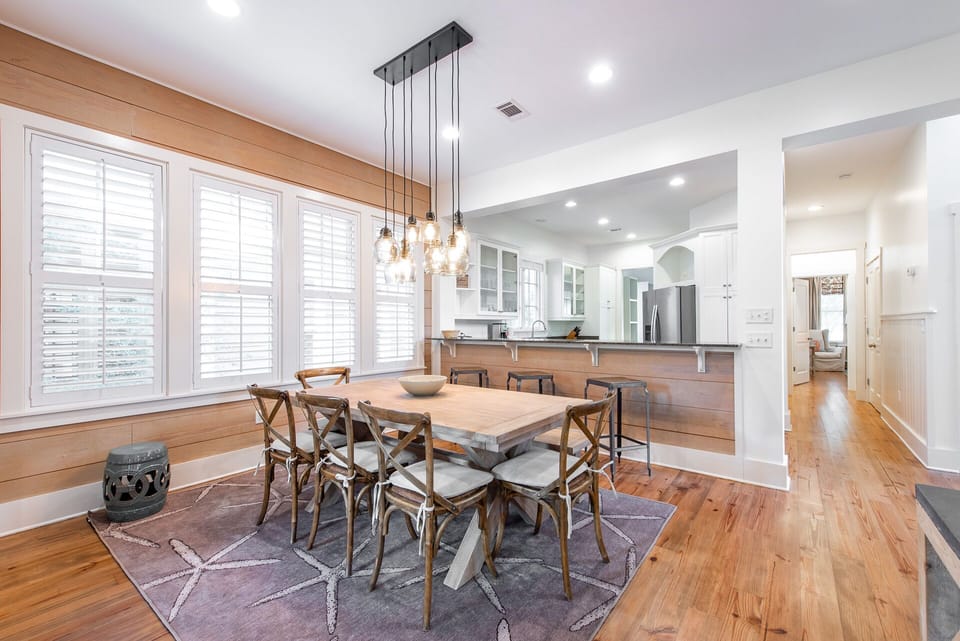 First Floor: Dining Area
