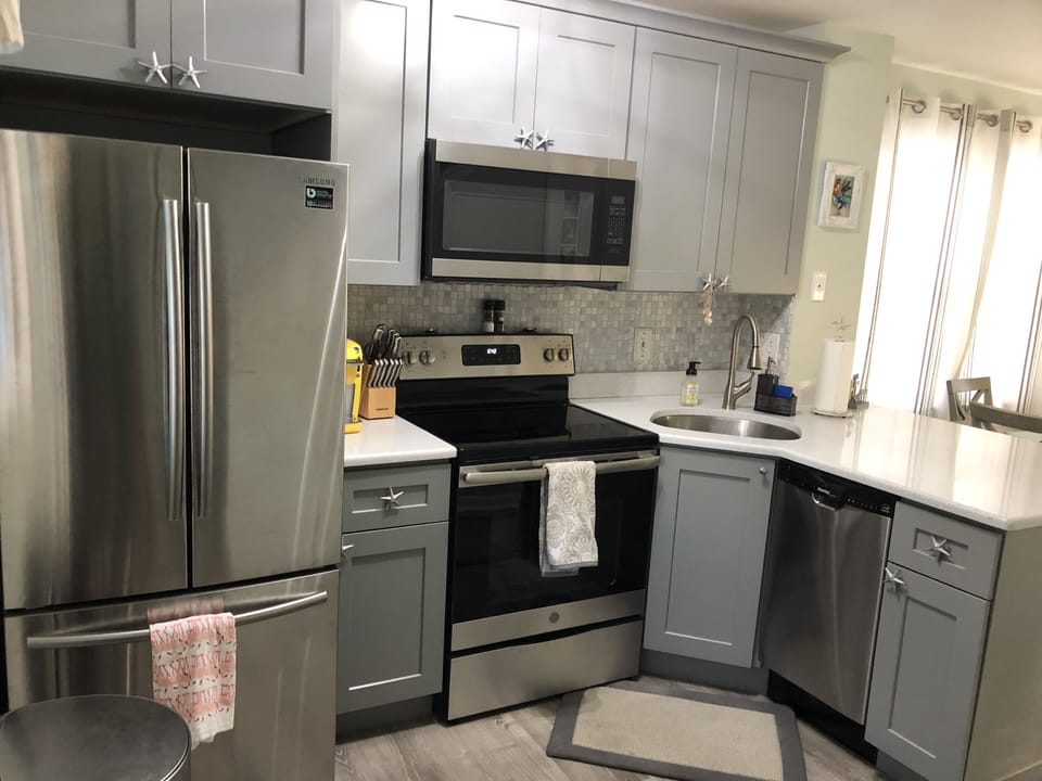 Full Kitchen with all new Stainless Steel Appliances and Granite Countertops