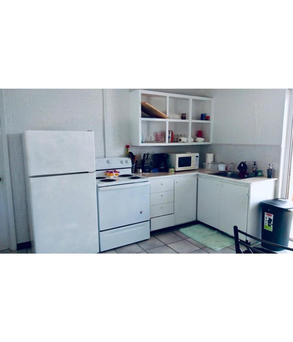 Full Kitchen.