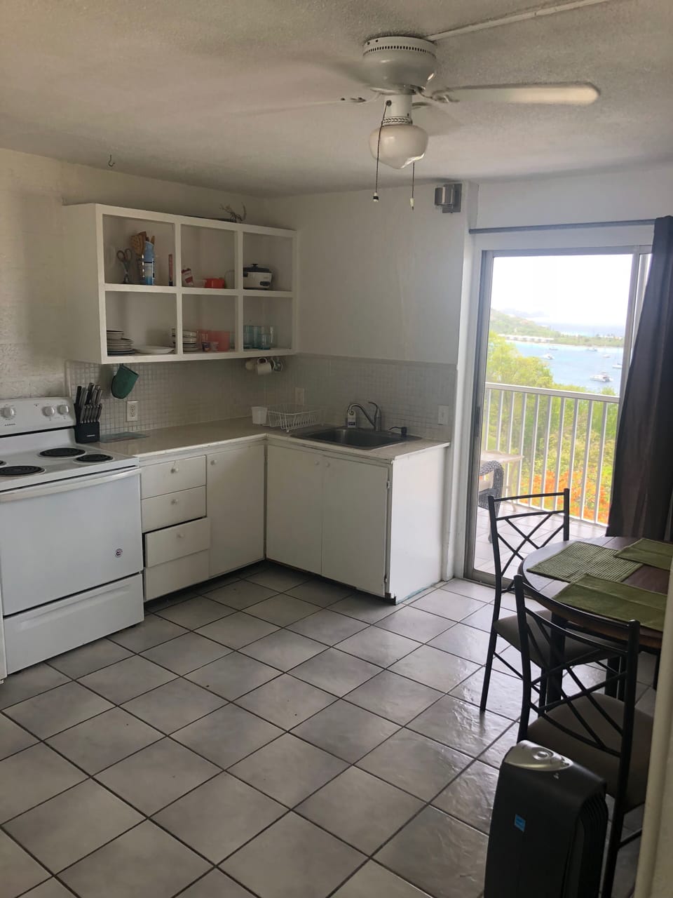 Full kitchen again..however this time we had to add the water view. 