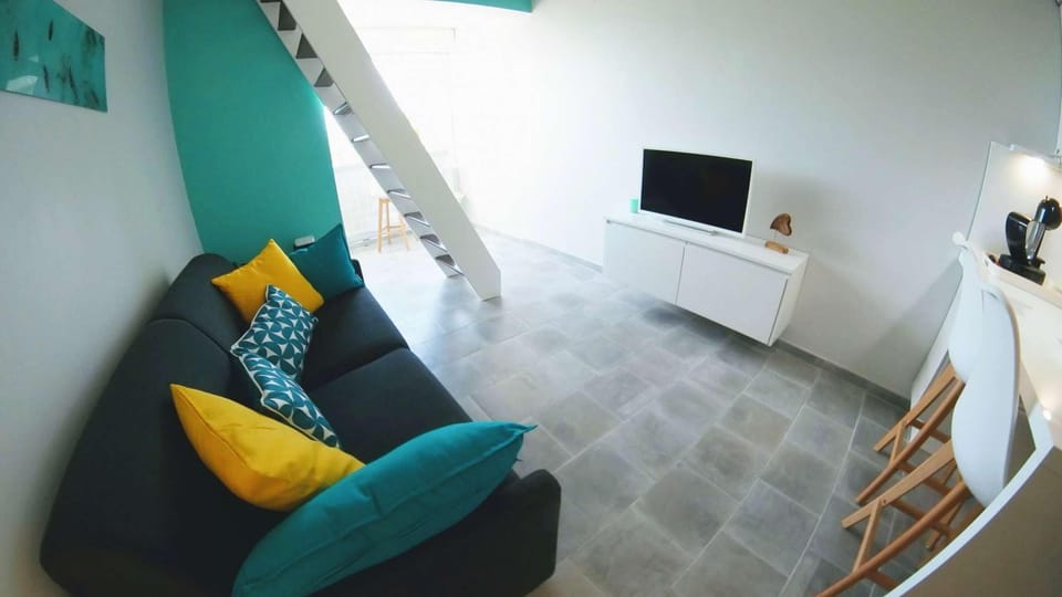 Convertible sofa with real 140 x 190 mattress