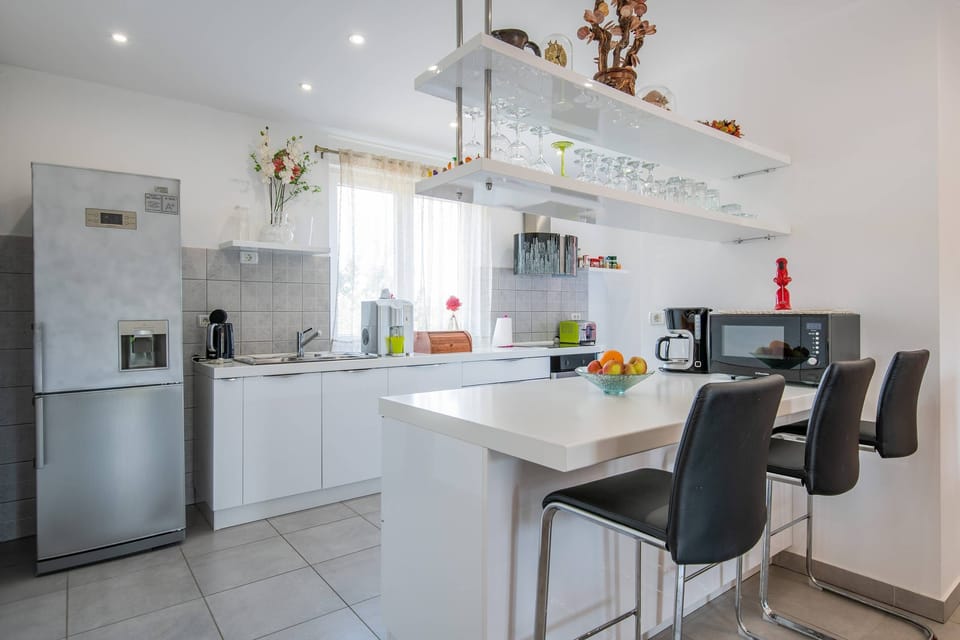 Kitchen / Küche