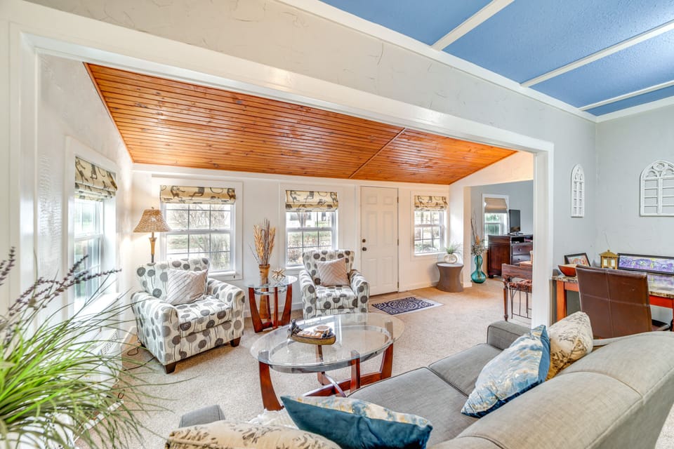 Spavinaw Vacation Rental | 1BR | 1BA | 800 Sq Ft | Steps Required