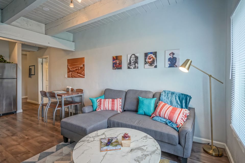 Open floor plan, high ceilings