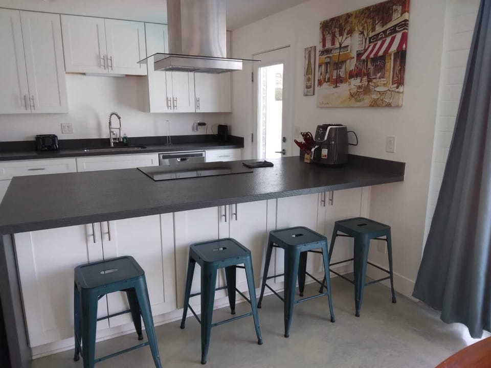 Recently added 4 bar stools. They are missing in the other photos
