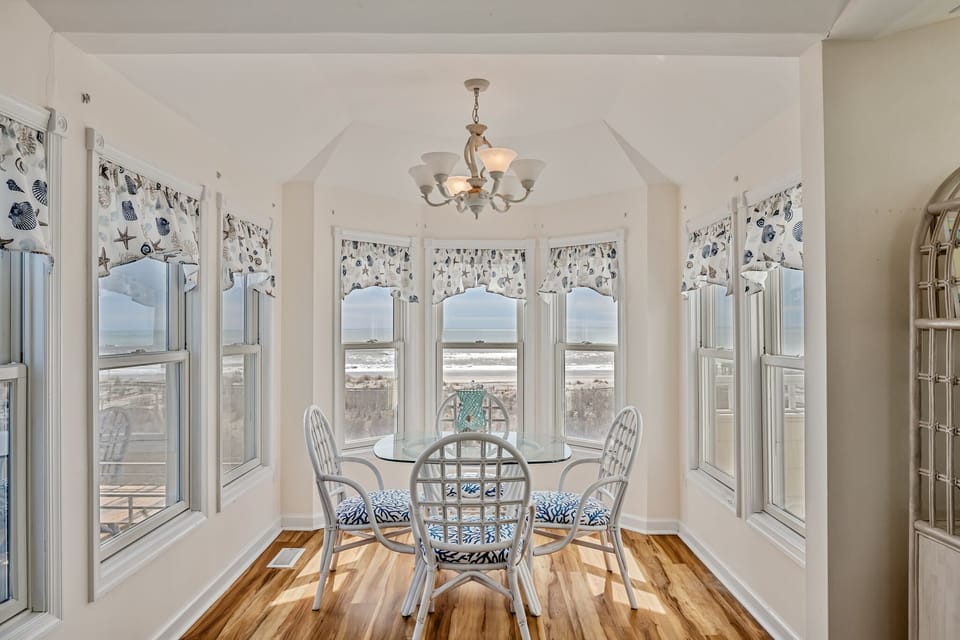 Third floor breakfast nook gorgeous ocean views 