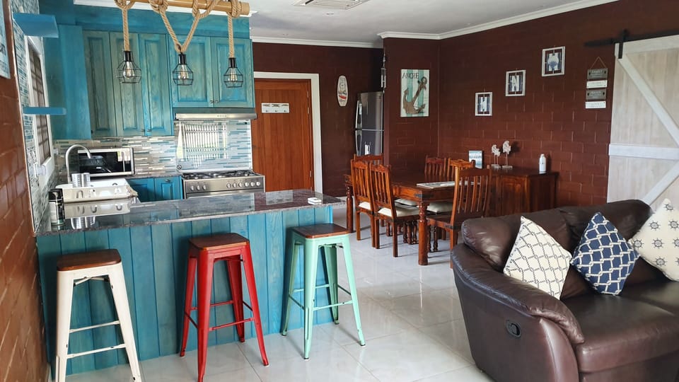 Kitchen / Dining Area