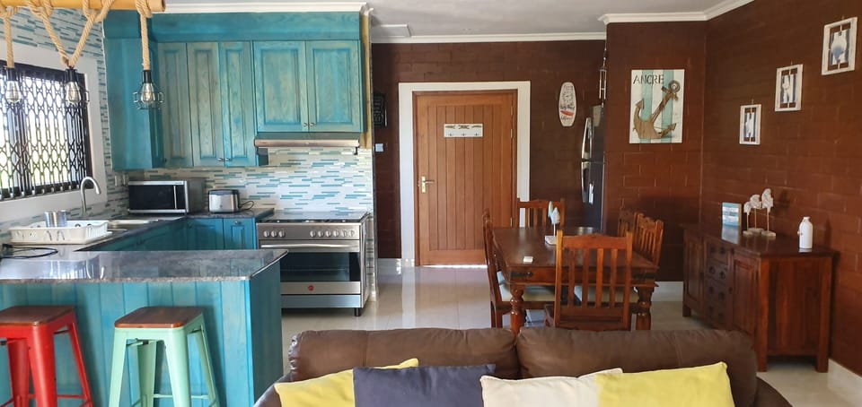 Kitchen / Dining Area