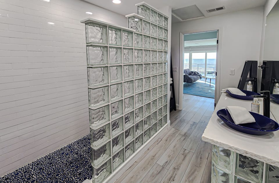 Master Bedroom Bathroom