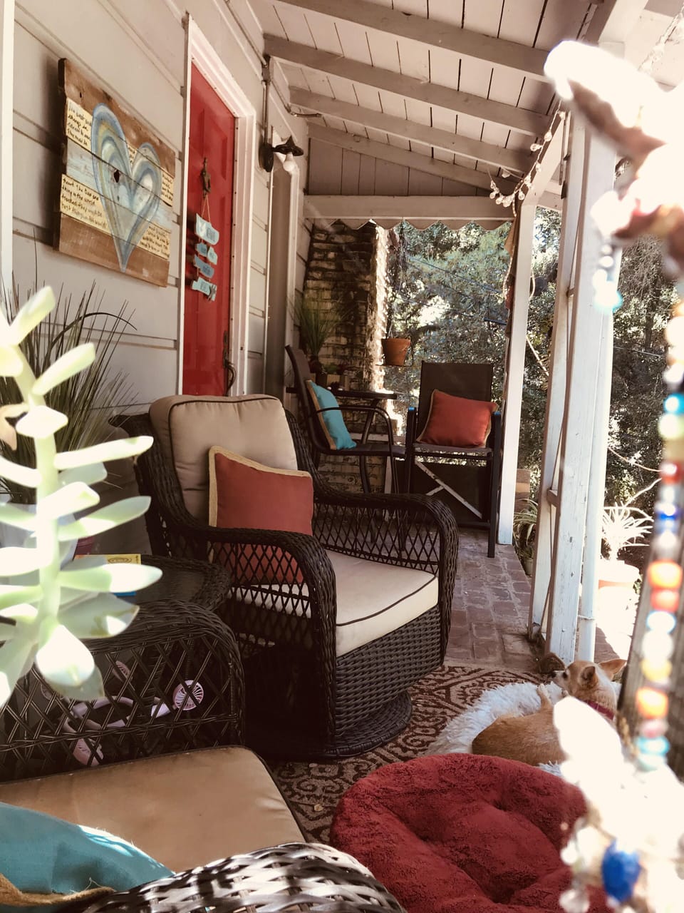 chillin' out on the front porch
