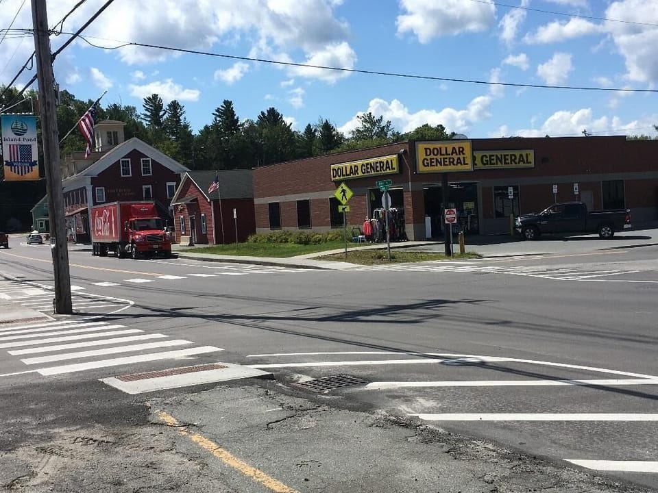 Very convenient to Dollar General, convienience store, restaurants, laundromat.