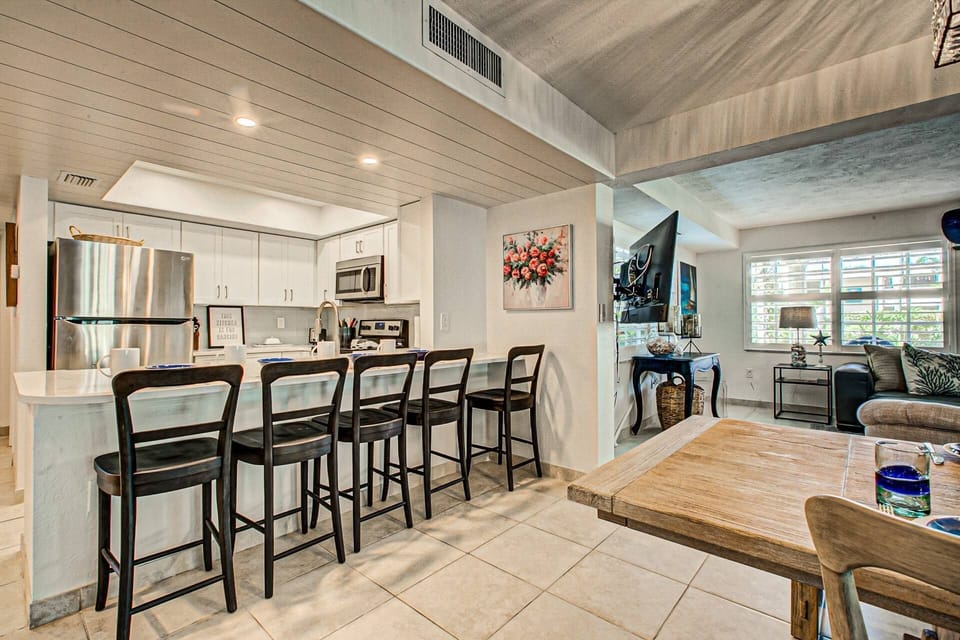 Plenty of seating at meal times.  Chat with the chef in the family and plan your evening in the village.