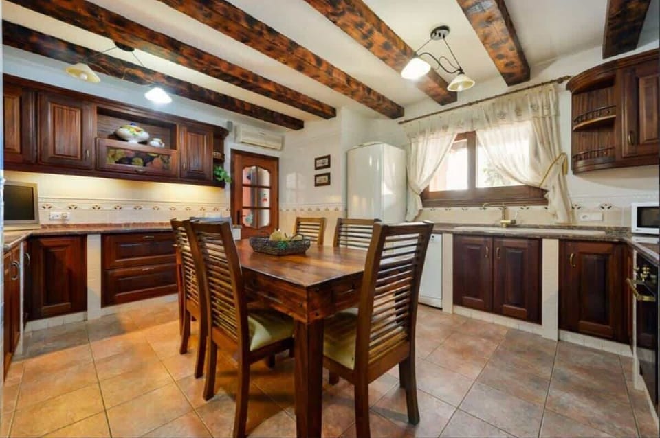Well equipped kitchen area