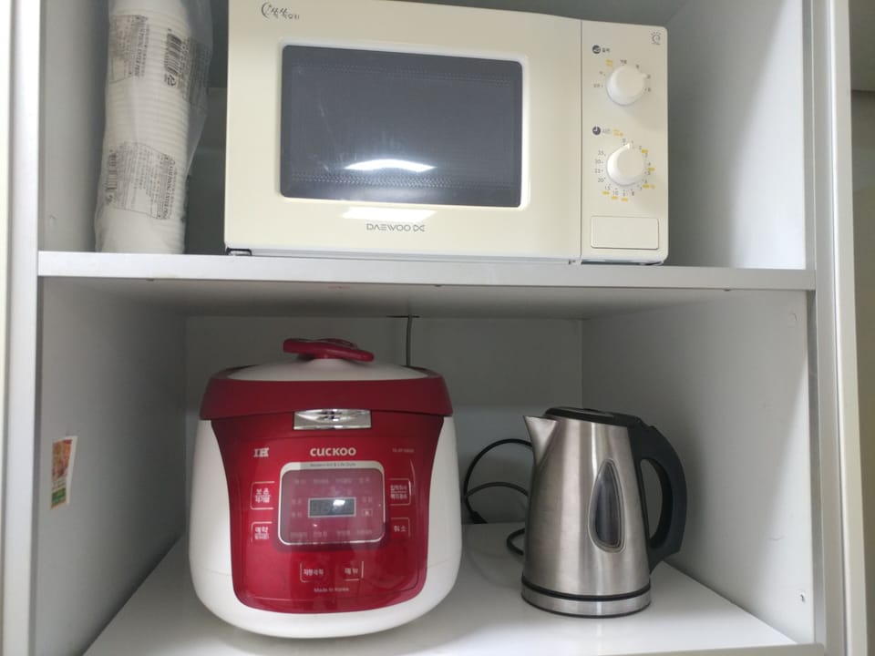 Microwave, Electric kettle, Rice Cooker