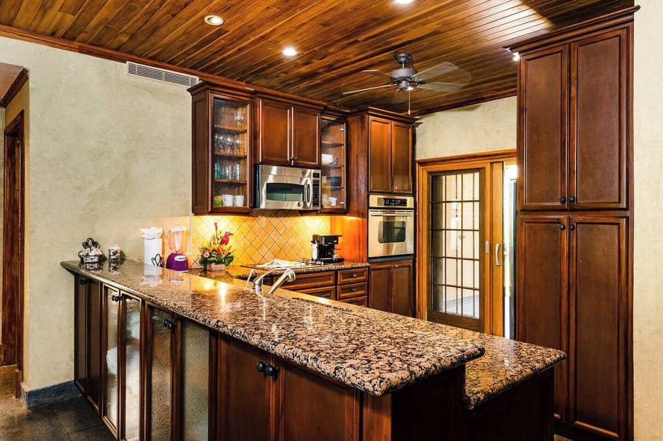  Plenty of counter space