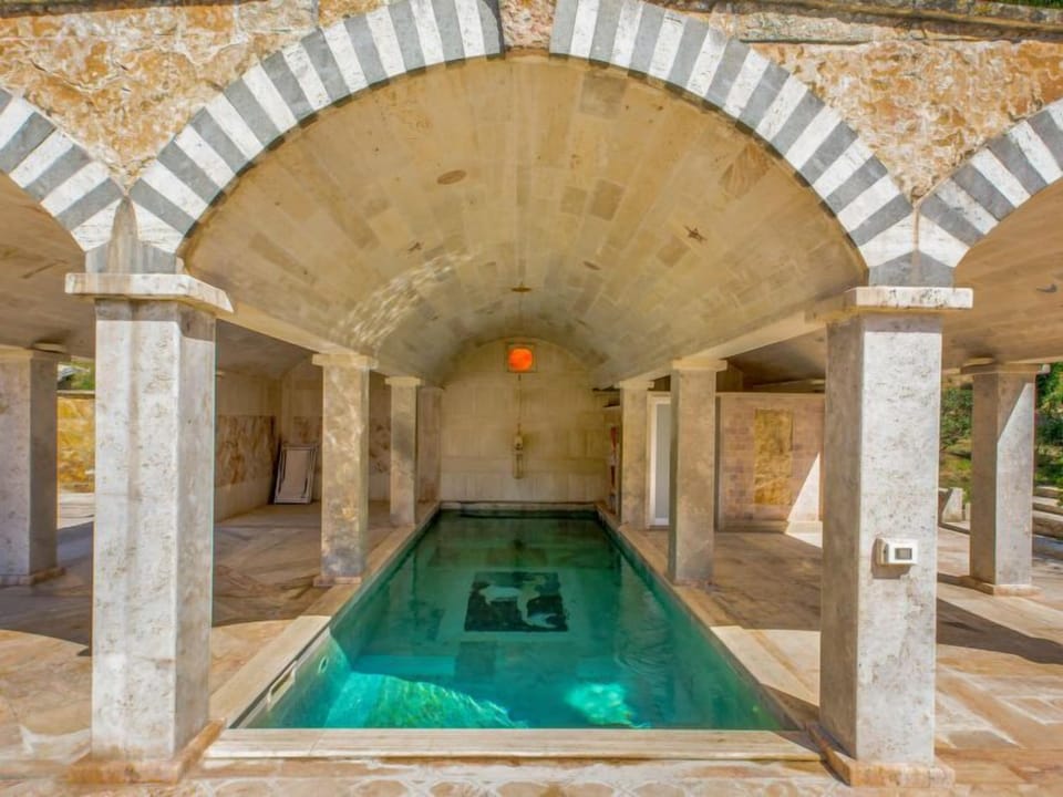 Pool Indoor