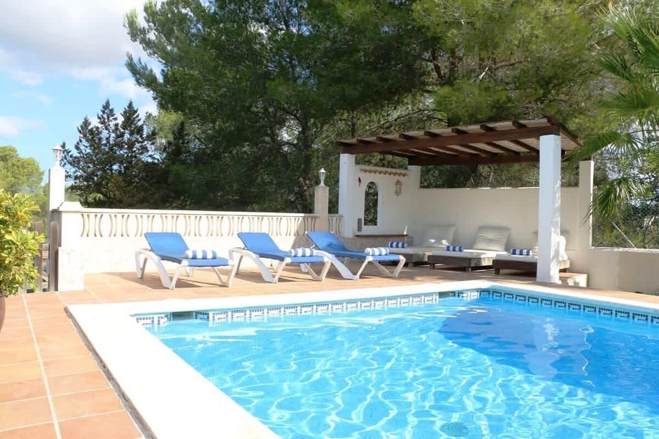 Chill out by the pool at Villa Susan - a comfy shaded sunbed area also 