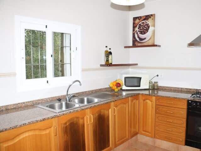 Well equipped kitchen with fridge/freezer etc