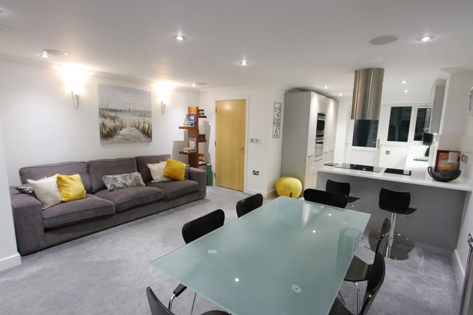 Open plan living, kitchen and dining area