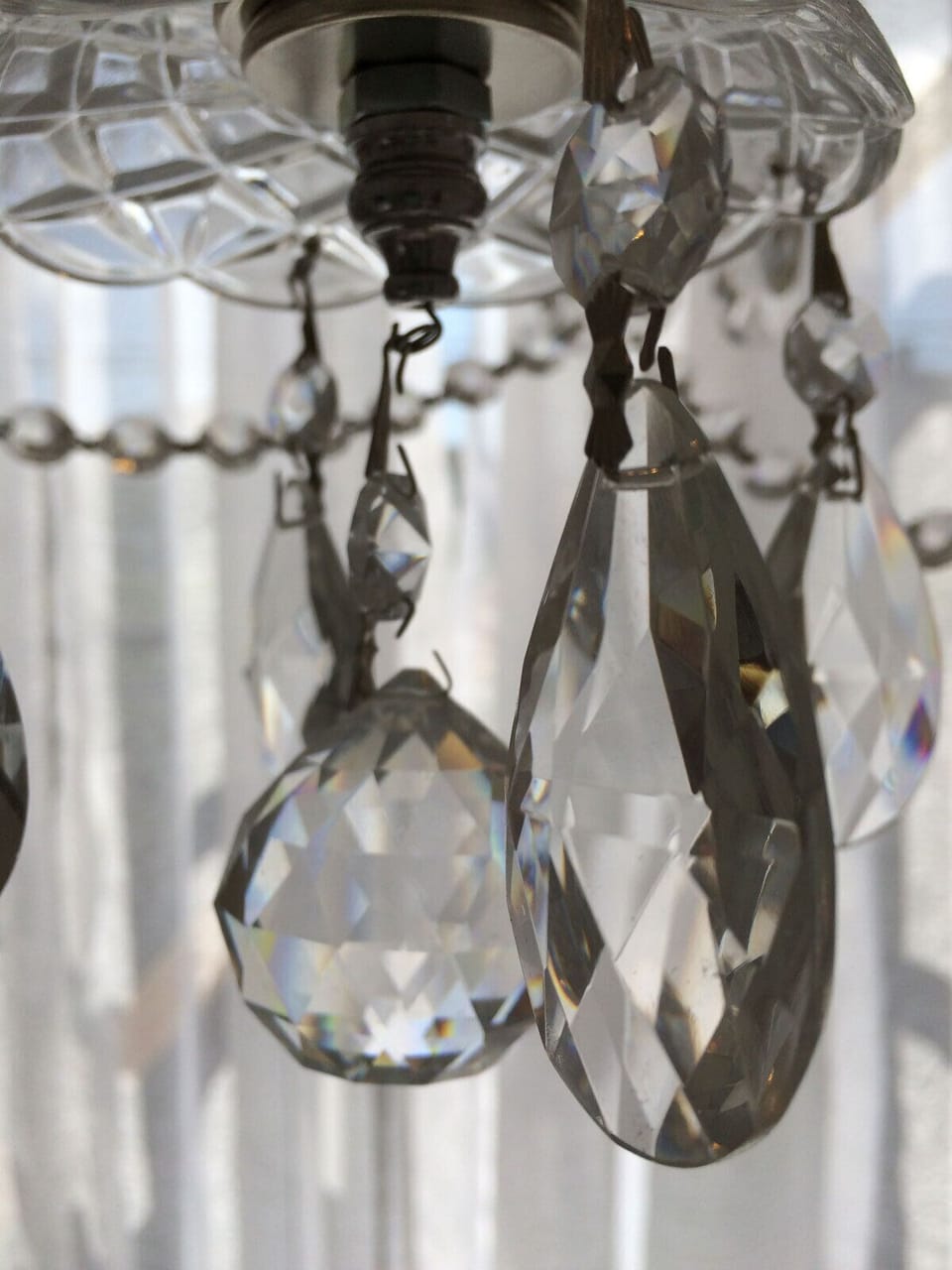 Crystal Chandelier over the soaking tub. Lights can be dimmed too!