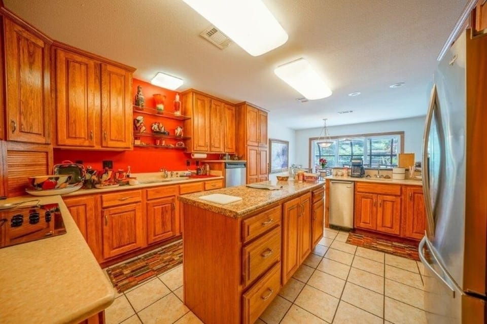 Kitchen - extra large custom kitchen 