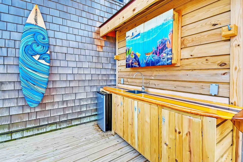 Surf-or-Sound-Realty-882-Life-Aquatic-Tiki-Bar-1