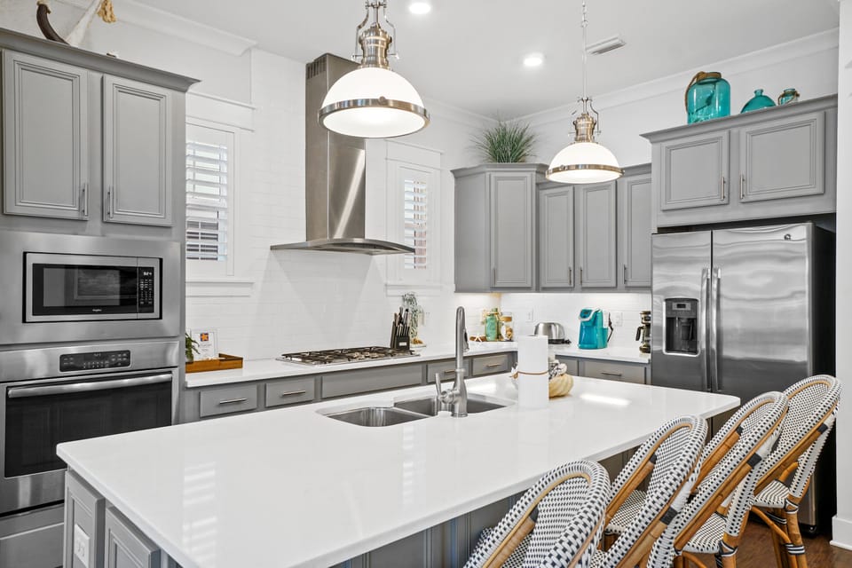 Kitchen with Breakfast Bar