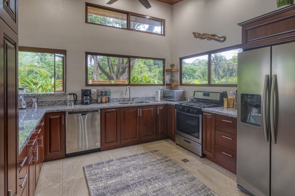 Fully equipped kitchen for your cooking needs!