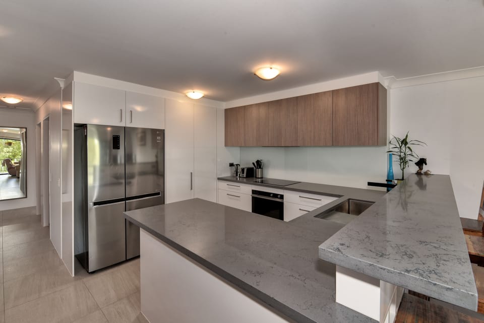 Full equipped kitchen, dishwasher, fridge and pantry