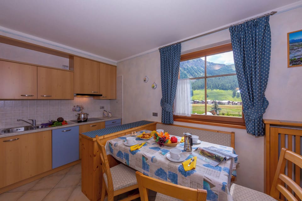 Kitchen and dining area