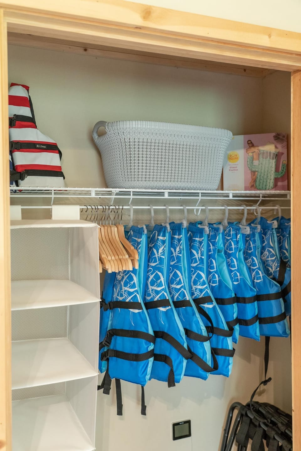 Life jackets and 6 kayaks (with dollies) are complimentary for our guests. 