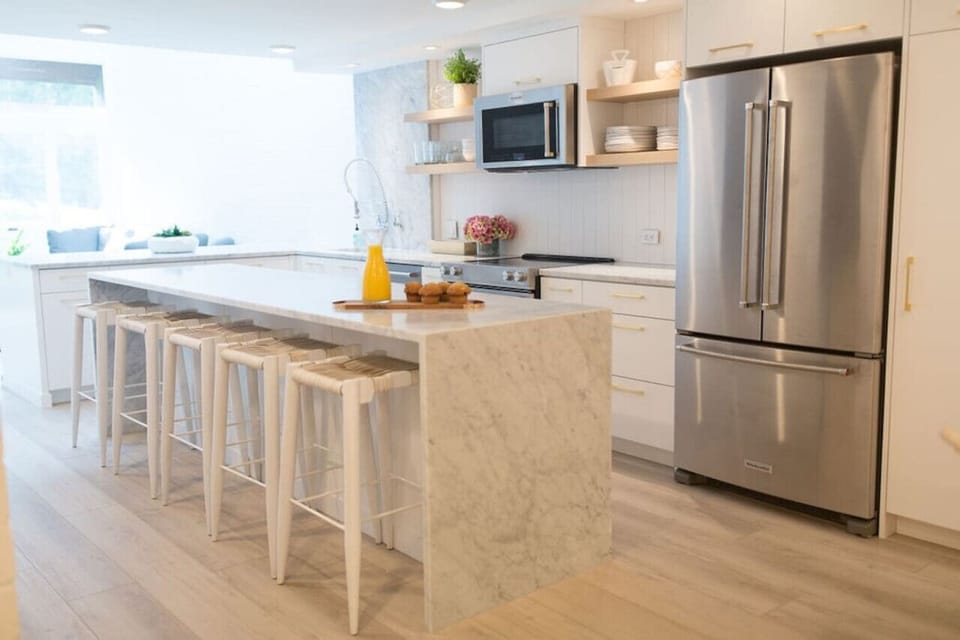 Tastefully, clean, modern kitchen area to create your vacation memories.