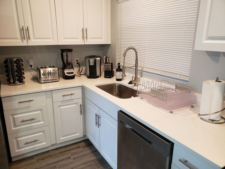 Blender, Toaster, Coffee maker, teapot, etc