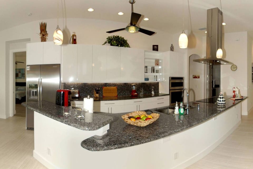 Villa Palms at Mayfair - Kitchen
