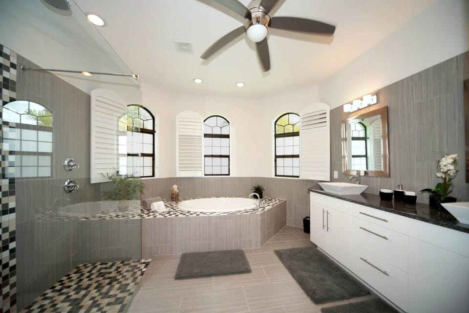 Villa Palms at Mayfair - Primary Bathroom