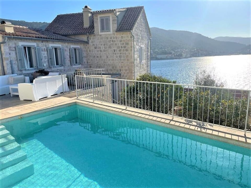 The top 2 levels of our large villa. Outstanding views over the bay + out to sea