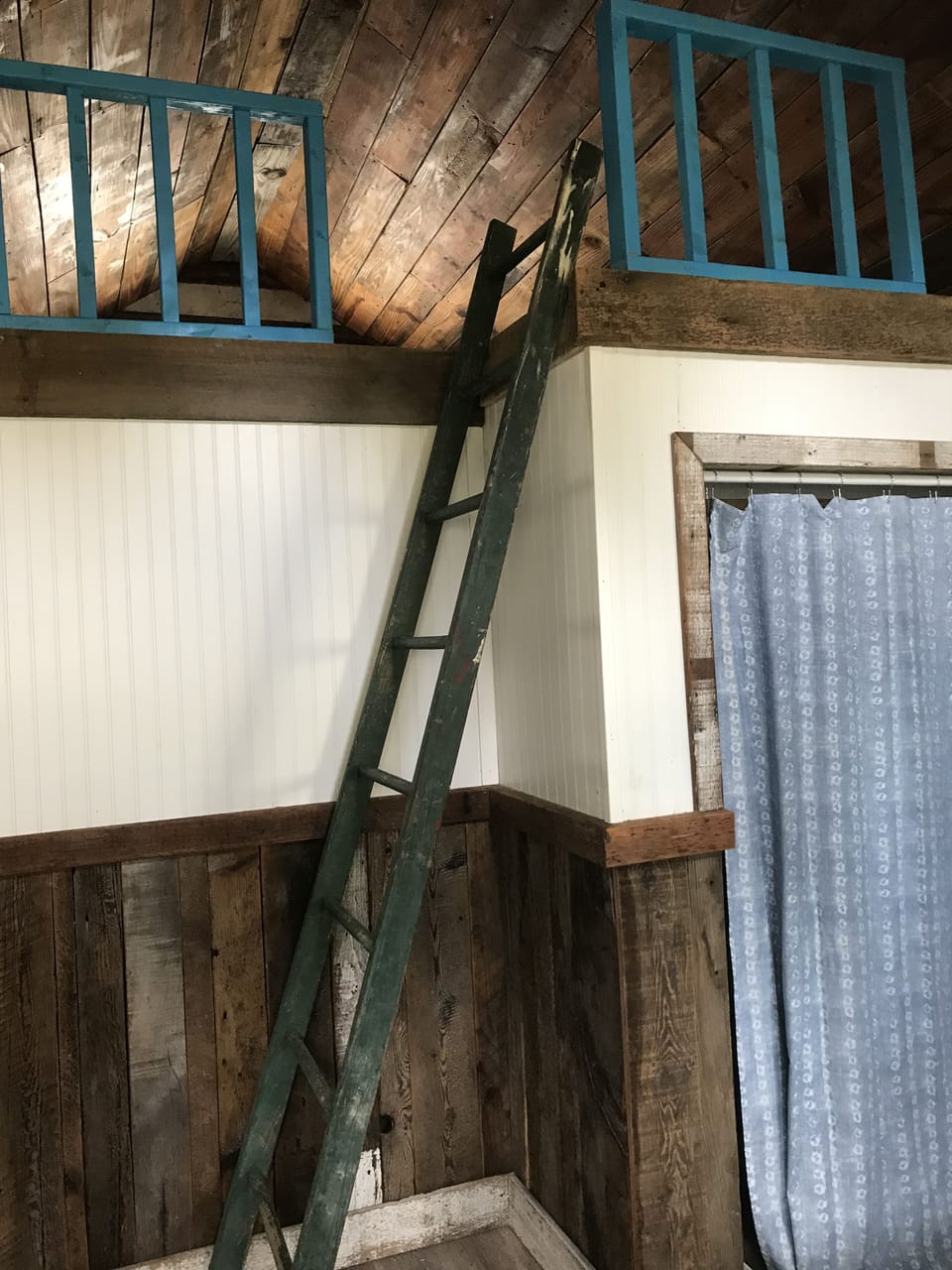 Ladder to loft - full size bed 
