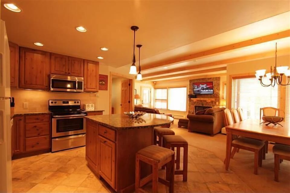 Spacious Open Floorplan with Teardrop Granite Island