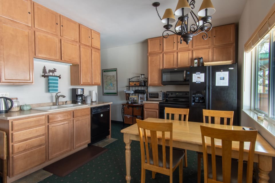 Full kitchen.