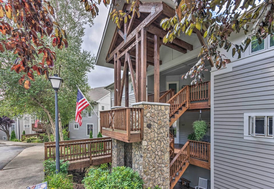 Hawks Peak South Community | Single-Story Condo
