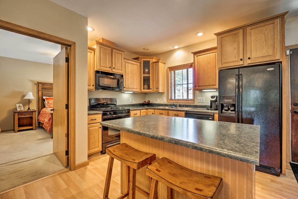 Kitchen | Keurig Coffee Maker | Toaster | Cooking Basics