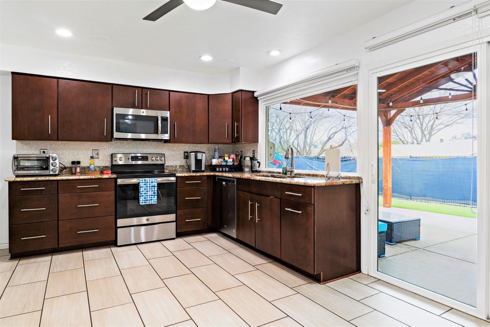 Bright and Spacious kitchen, totally equipped 