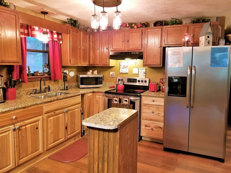 Full-size kitchen to prepare your meals, plenty of dishes, pot, pans & utensils