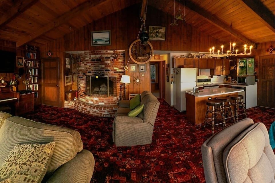 "Awesome location. Fantastic view and such a warm, cozy and homey and funky place. Relaxation pure!" - Tobias Dec 2020