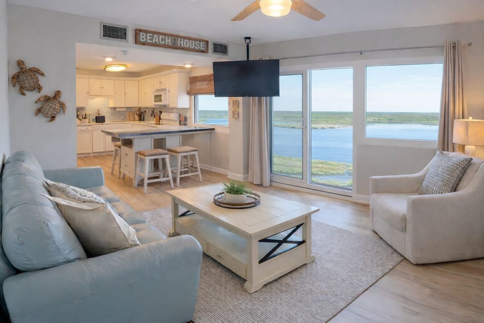 Living room with view of Lake Powell and the gulf.