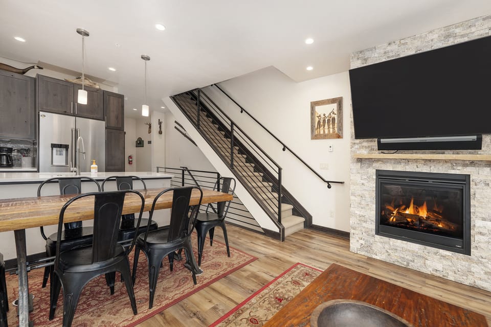 Dining Area - Dining table with seating for up to 6 guests.